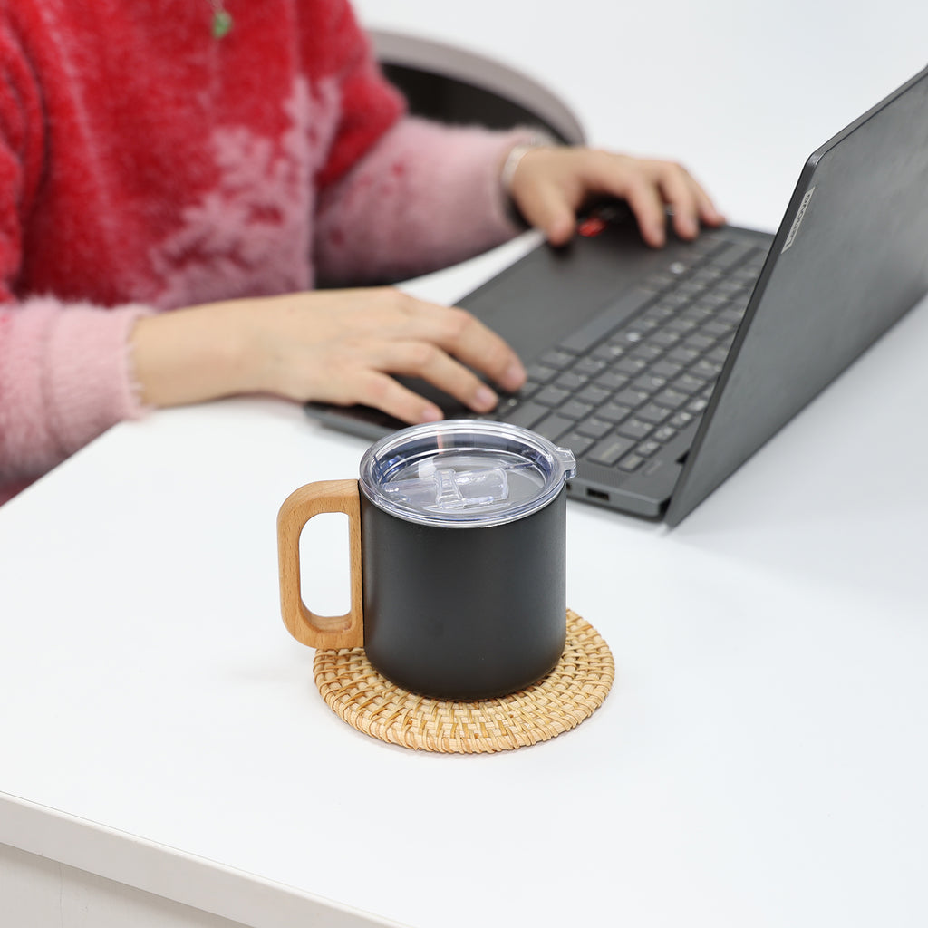 Caneca Térmica com Alça de Madeira Vietnã Preta