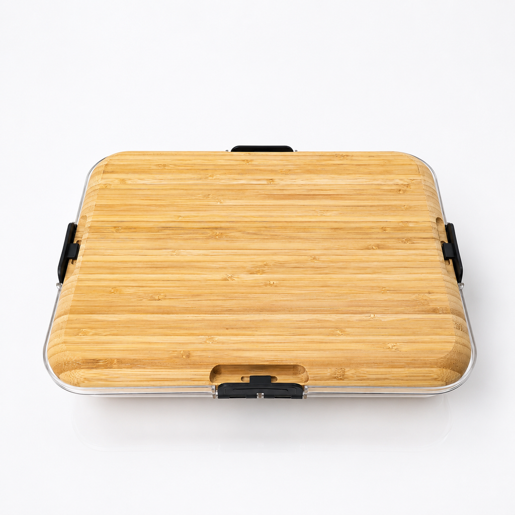 Vista superior da base em bambu natural com alça preta e recorte frontal para transporte, borda em acrílico transparente