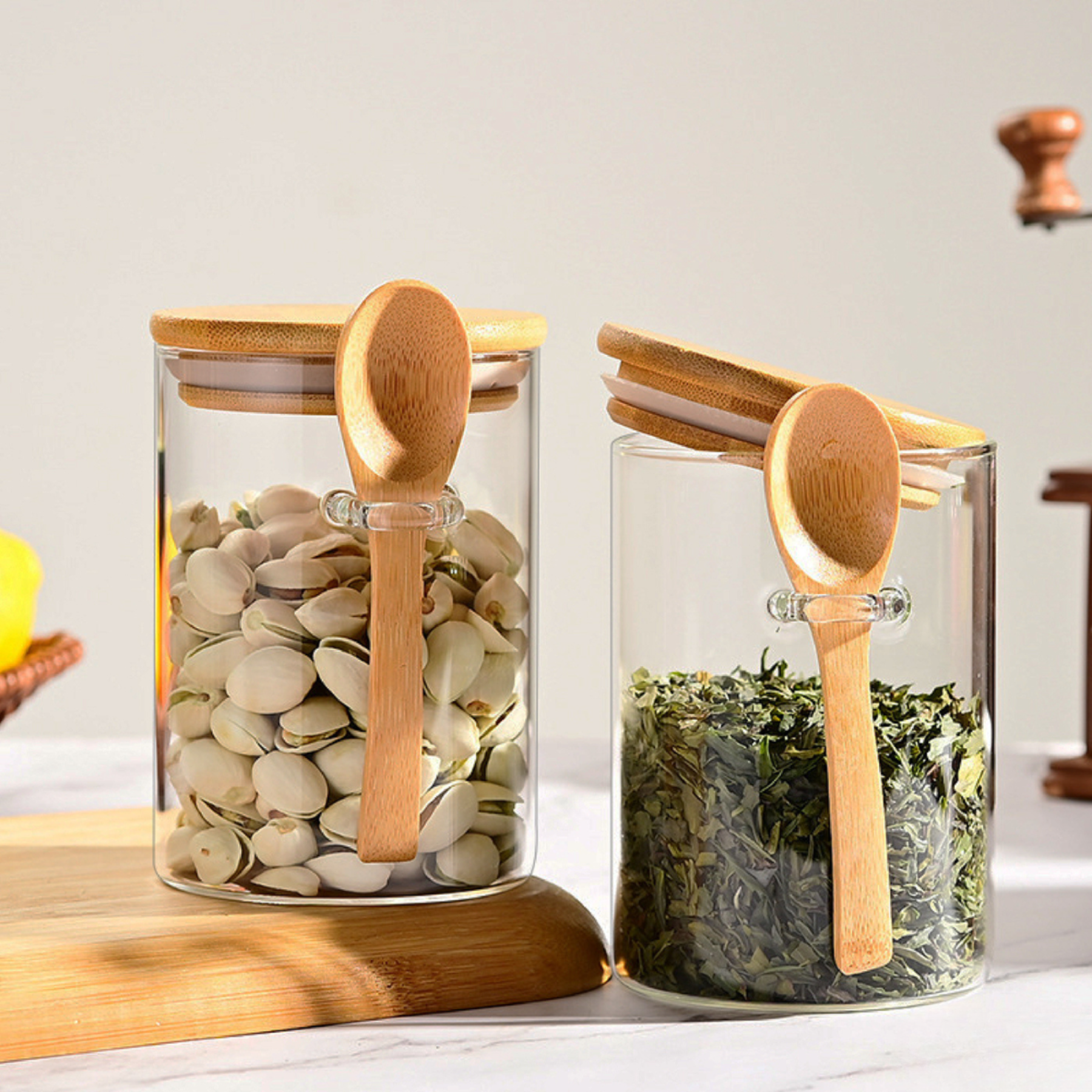 Kit 2 Potes de Vidro 550ml com Tampa de Bambu e Colher + Bandeja de Bambu Campos do Jordão