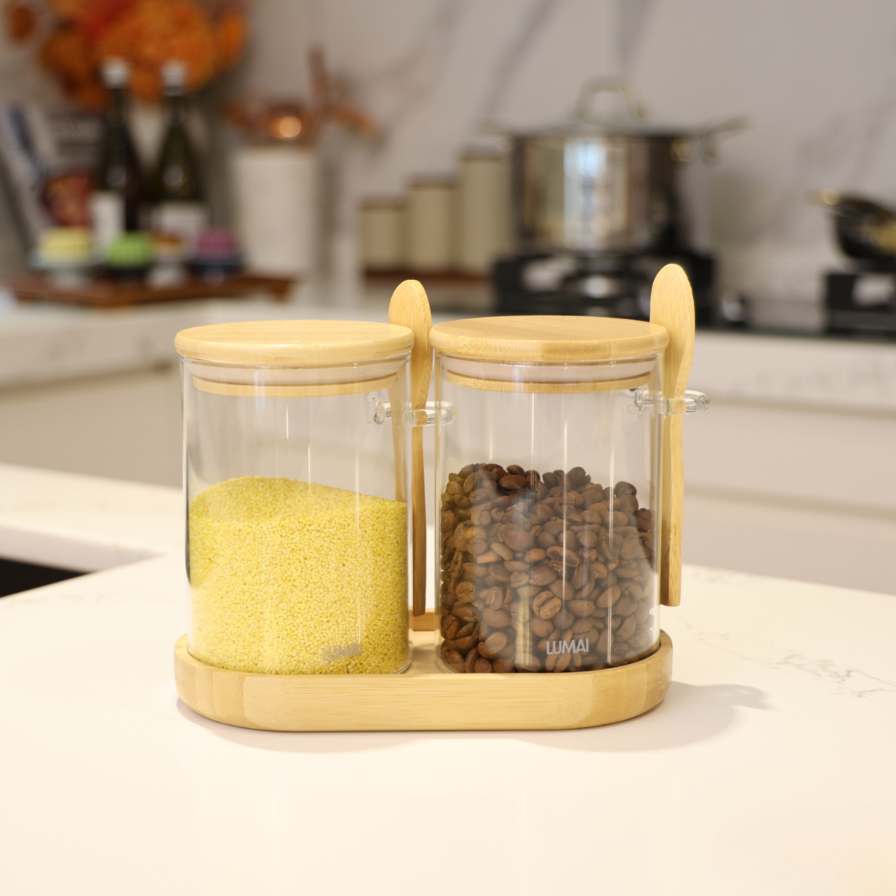 Kit 2 Potes de Vidro 550ml com Tampa de Bambu e Colher + Bandeja de Bambu Campos do Jordão