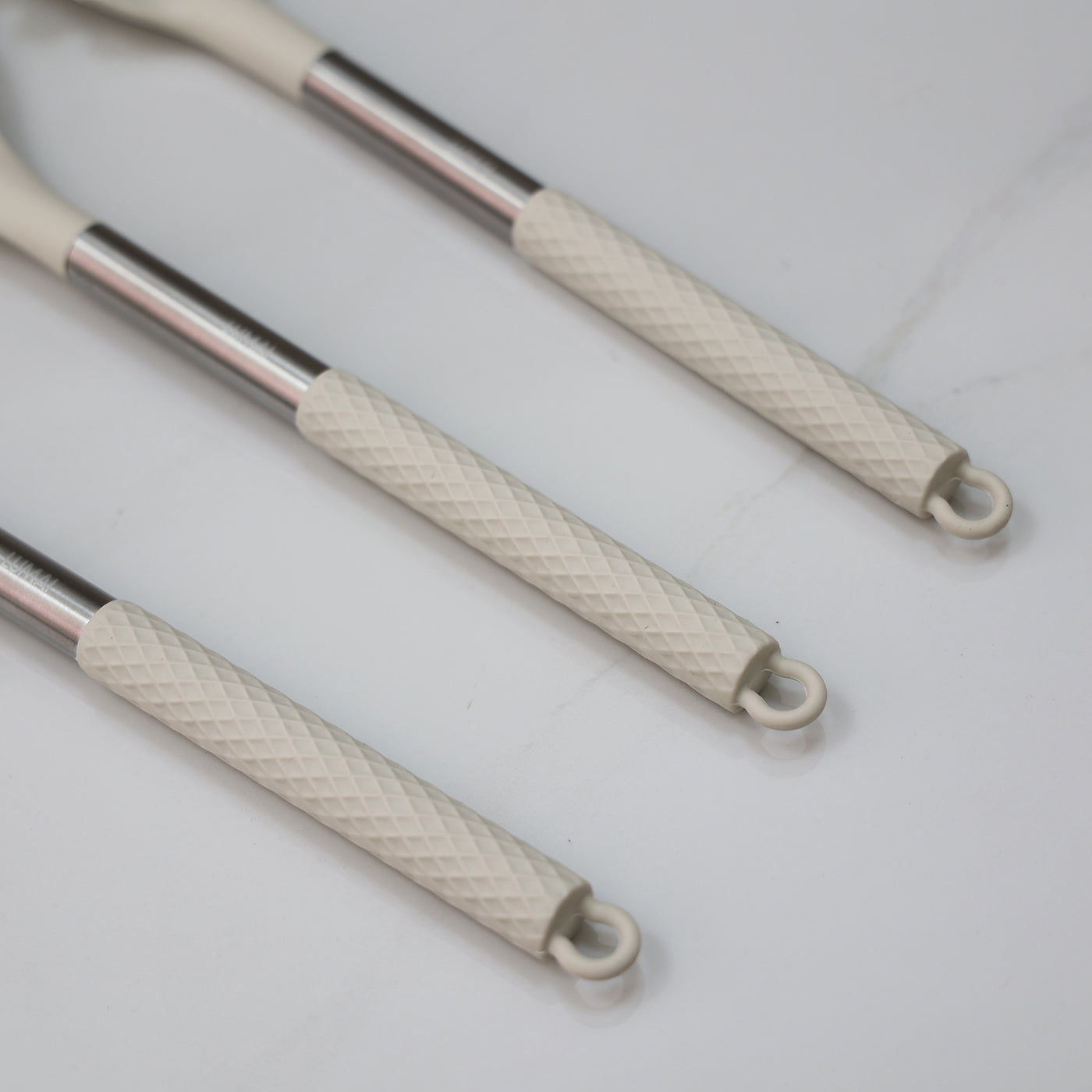 Kit de 8 Utensílios com Cabo de Aço Inox e Silicone Berlim Bege