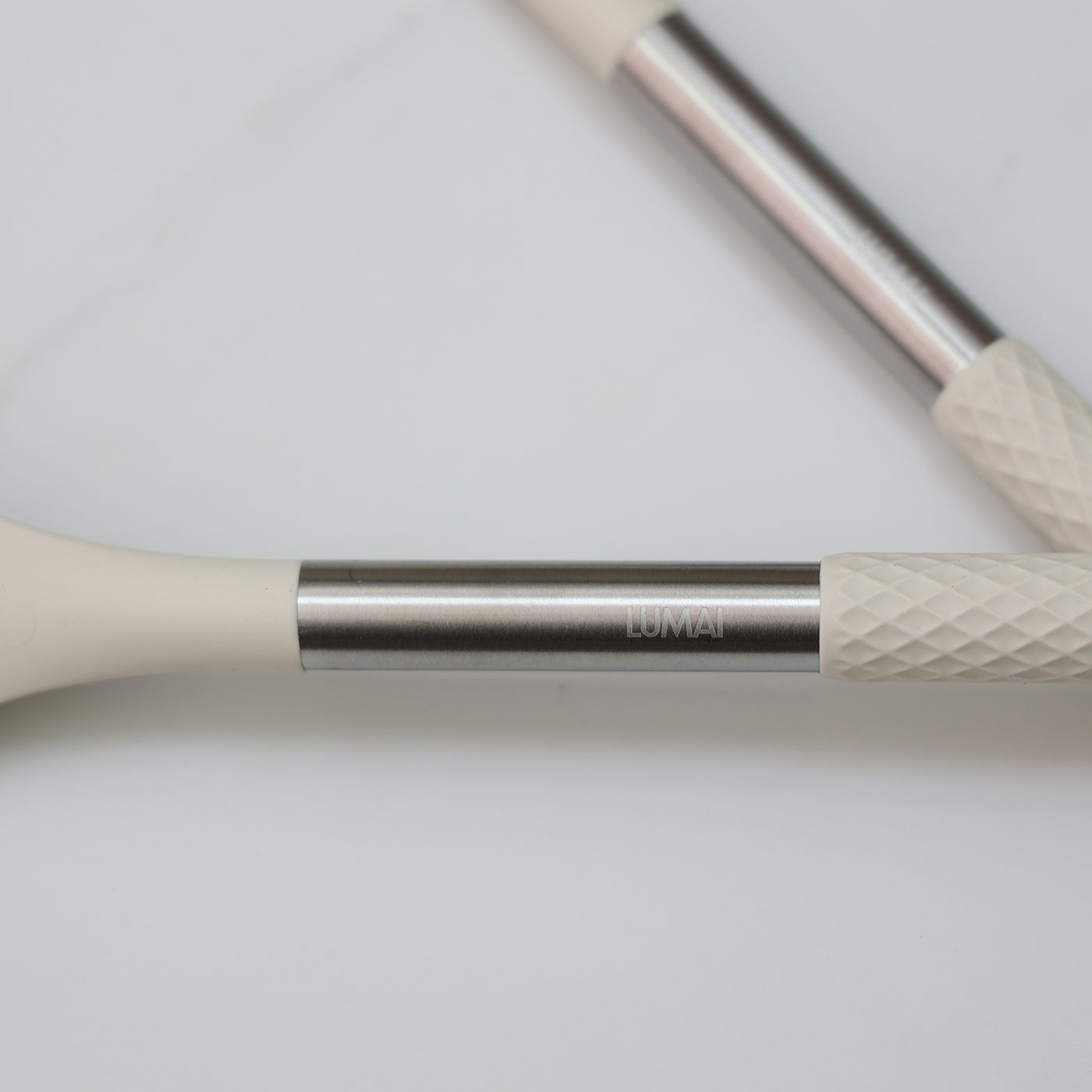 Kit de 8 Utensílios com Cabo de Aço Inox e Silicone Berlim Bege