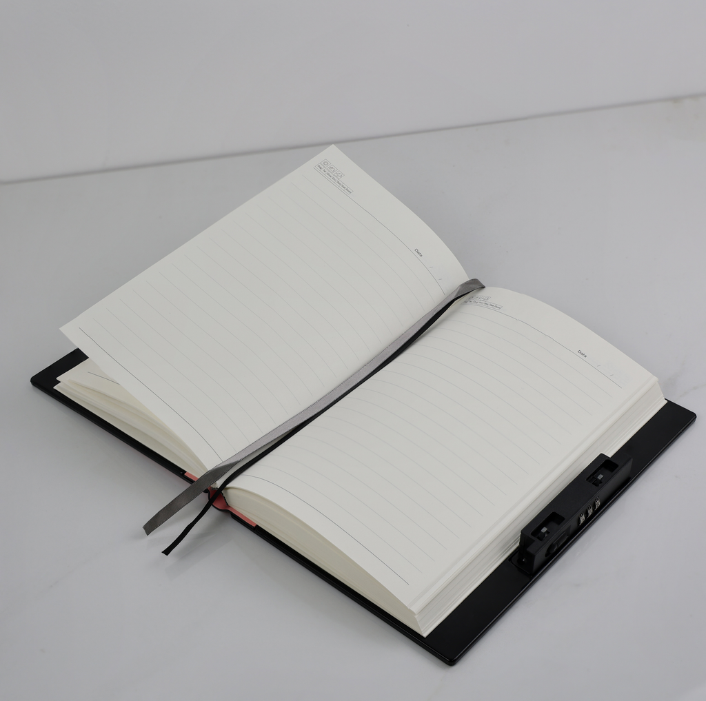 Caderno com Cadeado Lateral Silêncio do Cosmos