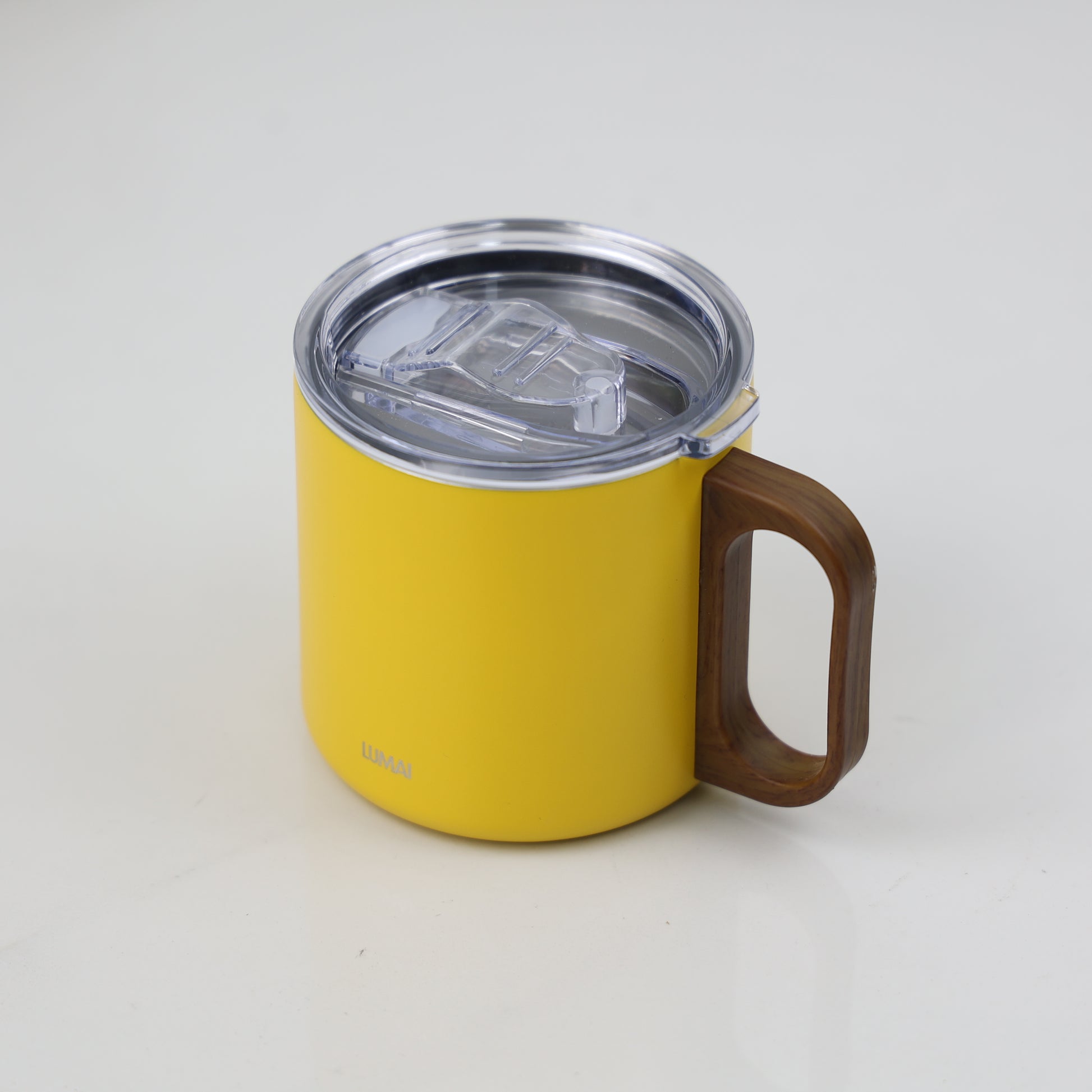 caneca térmica com parede dupla e isolamento a vácuo