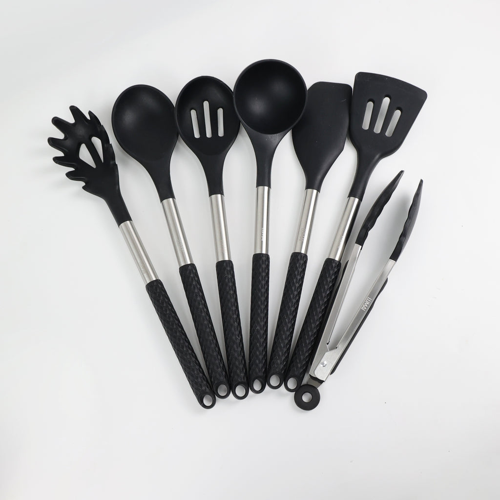 Os 7 utensílios do kit Berlim preto lado a lado