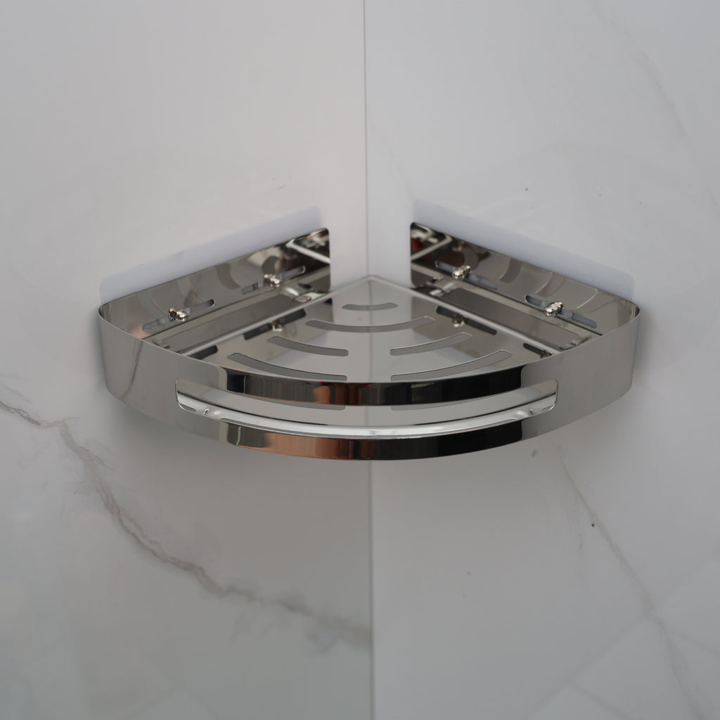 Porta-shampoo Cannes de inox instalado no canto do box, vazio