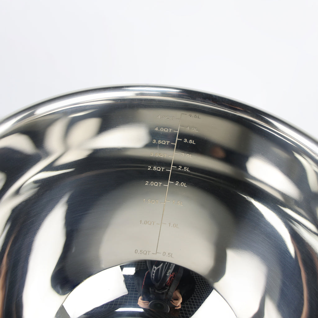 Marcação de medida dentro da tigela de inox